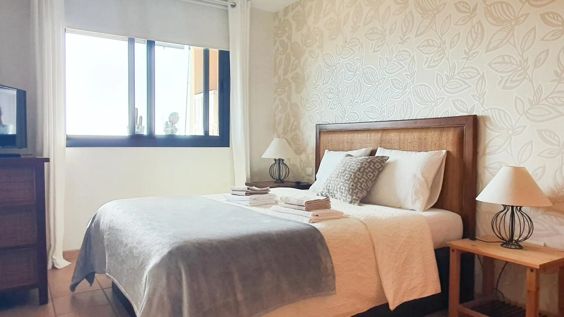 Apartment Sea&Sun Paradise, Heated Pool, 2Br, Parking Playa Paraiso  Spain