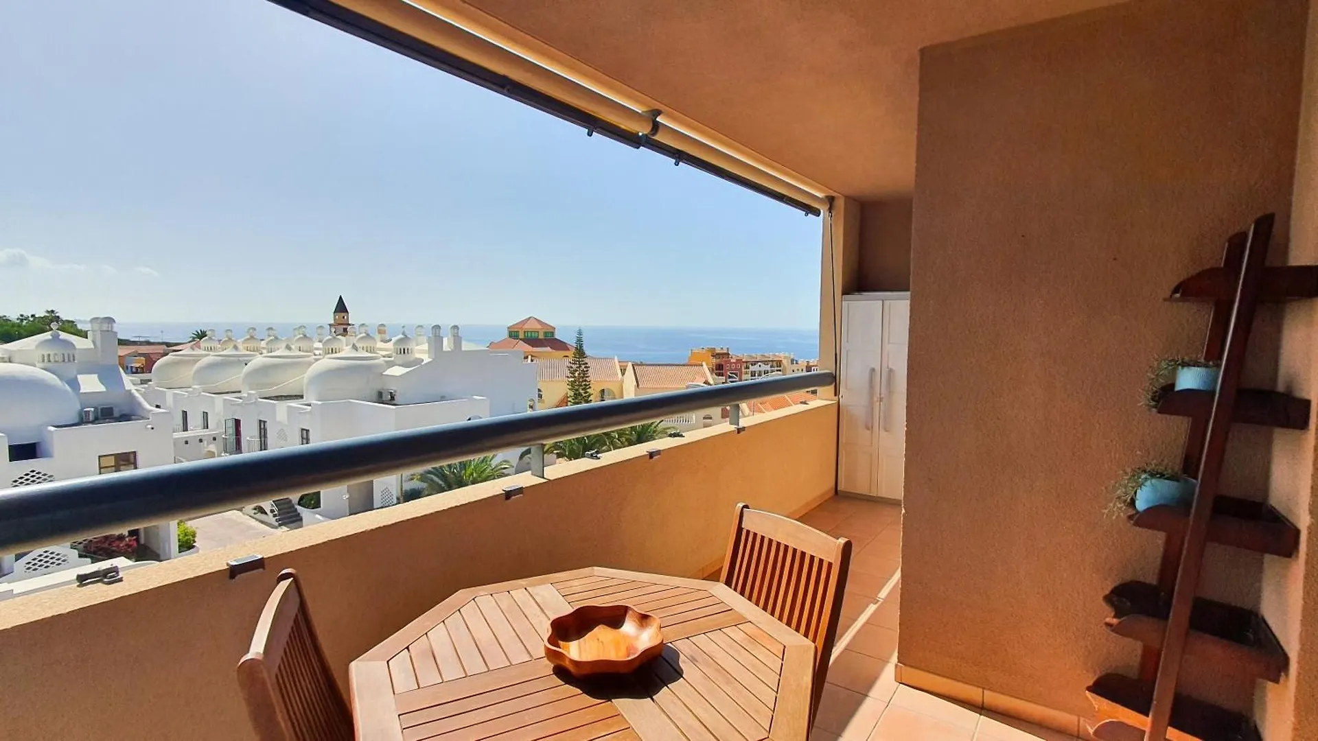 Sea&Sun Paradise, Heated Pool, 2Br, Parking contacts