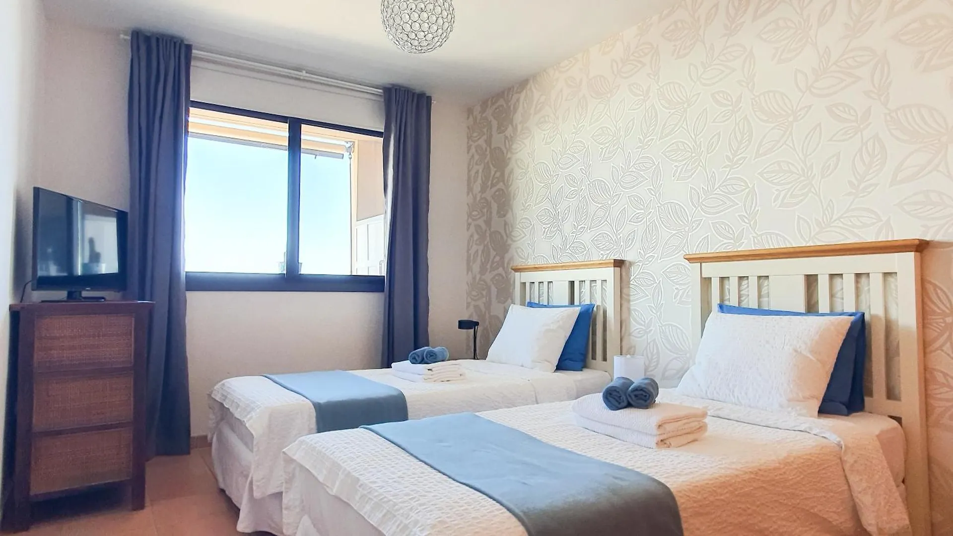 Sea&Sun Paradise, Heated Pool, 2Br, Parking Playa Paraiso  0*, Playa Paraiso (Tenerife)