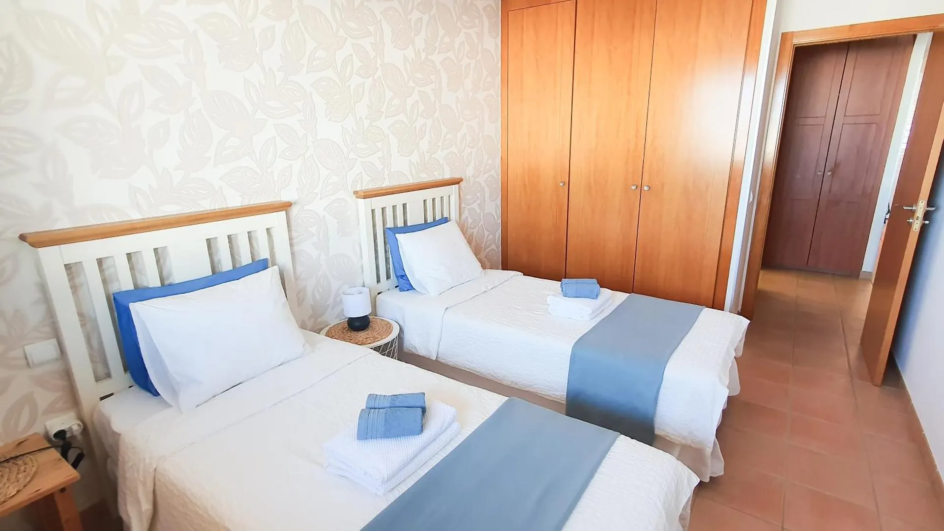 Sea&Sun Paradise, Heated Pool, 2Br, Parking 帕莱索海滩